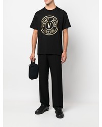 schwarzes und goldenes bedrucktes T-Shirt mit einem Rundhalsausschnitt von VERSACE JEANS COUTURE