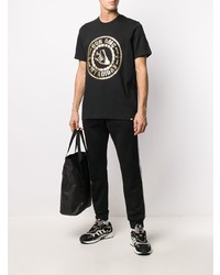 schwarzes und goldenes bedrucktes T-Shirt mit einem Rundhalsausschnitt von adidas