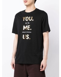 schwarzes und goldenes bedrucktes T-Shirt mit einem Rundhalsausschnitt von Armani Exchange