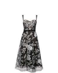 schwarzes und weißes ausgestelltes Kleid mit Blumenmuster
