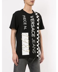 schwarzes und weißes bedrucktes T-Shirt mit einem Rundhalsausschnitt von VERSACE JEANS COUTURE