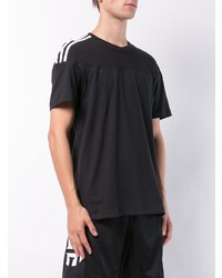 schwarzes und weißes bedrucktes T-Shirt mit einem Rundhalsausschnitt von adidas