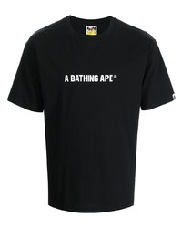 schwarzes und weißes bedrucktes T-Shirt mit einem Rundhalsausschnitt von A Bathing Ape