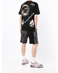 schwarzes und weißes bedrucktes T-Shirt mit einem Rundhalsausschnitt von AAPE BY A BATHING APE