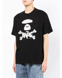 schwarzes und weißes bedrucktes T-Shirt mit einem Rundhalsausschnitt von AAPE BY A BATHING APE