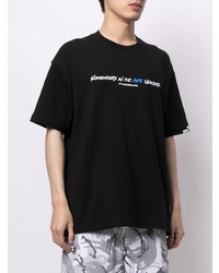 schwarzes und weißes bedrucktes T-Shirt mit einem Rundhalsausschnitt von AAPE BY A BATHING APE