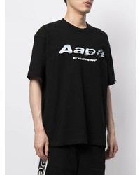 schwarzes und weißes bedrucktes T-Shirt mit einem Rundhalsausschnitt von AAPE BY A BATHING APE