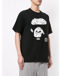 schwarzes und weißes bedrucktes T-Shirt mit einem Rundhalsausschnitt von A Bathing Ape