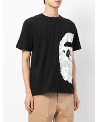 schwarzes und weißes bedrucktes T-Shirt mit einem Rundhalsausschnitt von A Bathing Ape