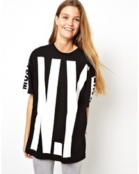 schwarzes und weißes bedrucktes T-Shirt mit einem Rundhalsausschnitt von Asos