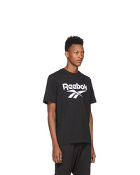 schwarzes und weißes bedrucktes T-Shirt mit einem Rundhalsausschnitt von Reebok Classics