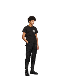 schwarzes und weißes bedrucktes T-Shirt mit einem Rundhalsausschnitt von ADYAR