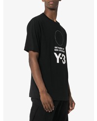 schwarzes und weißes bedrucktes T-Shirt mit einem Rundhalsausschnitt von Y-3