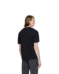 schwarzes und weißes bedrucktes T-Shirt mit einem Rundhalsausschnitt von McQ Alexander McQueen