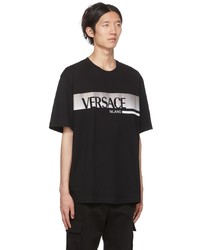 schwarzes und weißes bedrucktes T-Shirt mit einem Rundhalsausschnitt von Versace