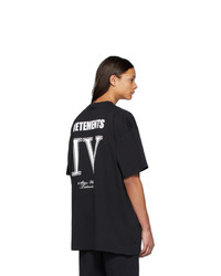 schwarzes und weißes bedrucktes T-Shirt mit einem Rundhalsausschnitt von Vetements