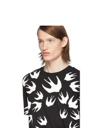 schwarzes und weißes bedrucktes T-Shirt mit einem Rundhalsausschnitt von McQ Alexander McQueen