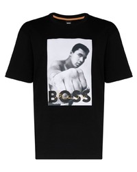 schwarzes und weißes bedrucktes T-Shirt mit einem Rundhalsausschnitt von BOSS