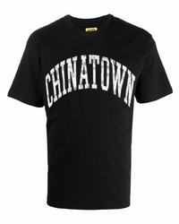 schwarzes und weißes bedrucktes T-Shirt mit einem Rundhalsausschnitt von Chinatown Market