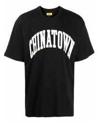 schwarzes und weißes bedrucktes T-Shirt mit einem Rundhalsausschnitt von Chinatown Market