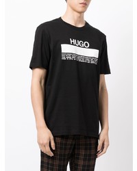 schwarzes und weißes bedrucktes T-Shirt mit einem Rundhalsausschnitt von Hugo