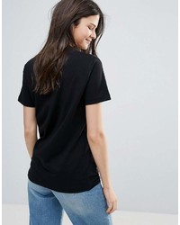 schwarzes und weißes bedrucktes T-Shirt mit einem Rundhalsausschnitt von French Connection