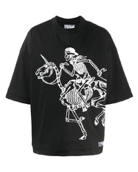 schwarzes und weißes bedrucktes T-Shirt mit einem Rundhalsausschnitt von Formy Studio