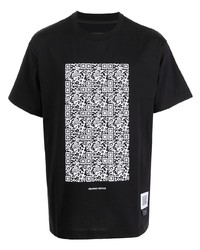 schwarzes und weißes bedrucktes T-Shirt mit einem Rundhalsausschnitt von Fumito Ganryu
