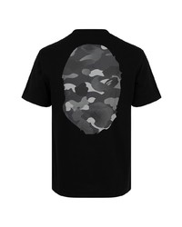 schwarzes und weißes bedrucktes T-Shirt mit einem Rundhalsausschnitt von A Bathing Ape