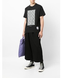 schwarzes und weißes bedrucktes T-Shirt mit einem Rundhalsausschnitt von Fumito Ganryu