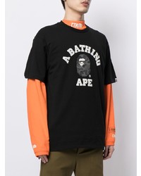 schwarzes und weißes bedrucktes T-Shirt mit einem Rundhalsausschnitt von A Bathing Ape