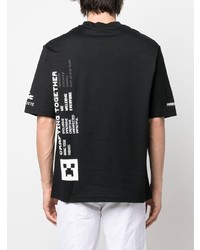 schwarzes und weißes bedrucktes T-Shirt mit einem Rundhalsausschnitt von Lacoste