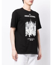 schwarzes und weißes bedrucktes T-Shirt mit einem Rundhalsausschnitt von Armani Exchange