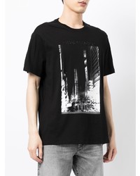 schwarzes und weißes bedrucktes T-Shirt mit einem Rundhalsausschnitt von Armani Exchange