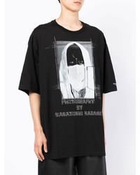 schwarzes und weißes bedrucktes T-Shirt mit einem Rundhalsausschnitt von Takahiromiyashita The Soloist