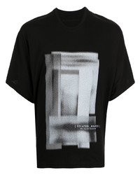 schwarzes und weißes bedrucktes T-Shirt mit einem Rundhalsausschnitt von Julius