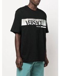 schwarzes und weißes bedrucktes T-Shirt mit einem Rundhalsausschnitt von Versace