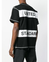 schwarzes und weißes bedrucktes T-Shirt mit einem Rundhalsausschnitt von United Standard