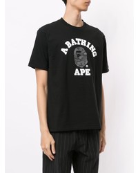 schwarzes und weißes bedrucktes T-Shirt mit einem Rundhalsausschnitt von A Bathing Ape