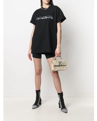 schwarzes und weißes bedrucktes T-Shirt mit einem Rundhalsausschnitt von Vetements