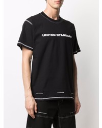 schwarzes und weißes bedrucktes T-Shirt mit einem Rundhalsausschnitt von United Standard