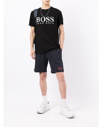 schwarzes und weißes bedrucktes T-Shirt mit einem Rundhalsausschnitt von BOSS