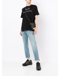 schwarzes und weißes bedrucktes T-Shirt mit einem Rundhalsausschnitt von Armani Exchange