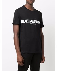 schwarzes und weißes bedrucktes T-Shirt mit einem Rundhalsausschnitt von Calvin Klein