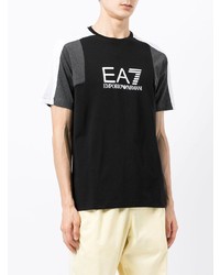 schwarzes und weißes bedrucktes T-Shirt mit einem Rundhalsausschnitt von Ea7 Emporio Armani