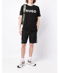 schwarzes und weißes bedrucktes T-Shirt mit einem Rundhalsausschnitt von Hugo