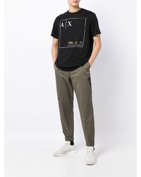 schwarzes und weißes bedrucktes T-Shirt mit einem Rundhalsausschnitt von Armani Exchange