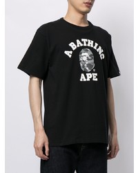 schwarzes und weißes bedrucktes T-Shirt mit einem Rundhalsausschnitt von A Bathing Ape