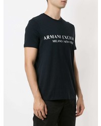 schwarzes und weißes bedrucktes T-Shirt mit einem Rundhalsausschnitt von Armani Exchange