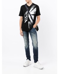 schwarzes und weißes bedrucktes T-Shirt mit einem Rundhalsausschnitt von Armani Exchange